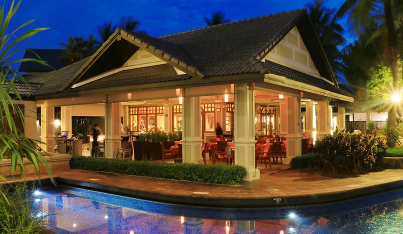 BODEGA AND GRILL BY NIGHT